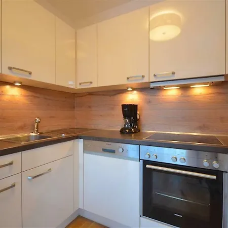 Luxury Penthouse With Lake, Mountain Views, Free Parking,wi-fi And Roof Top Dining Patio *