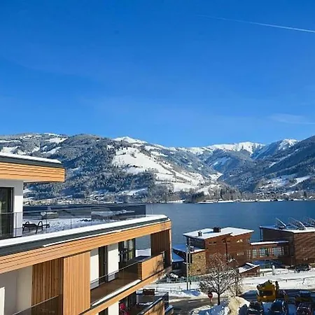 Luxury Penthouse With Lake, Mountain Views, Free Parking,wi-fi And Roof Top Dining Patio *
