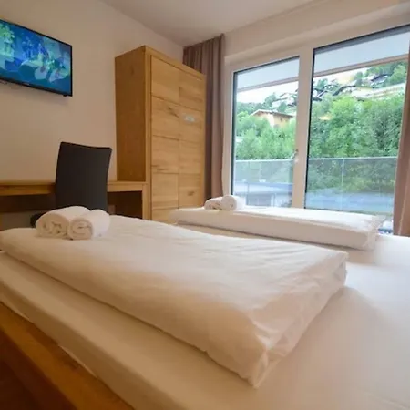 Luxury Penthouse With Lake, Mountain Views, Free Parking,wi-fi And Roof Top Dining Patio
