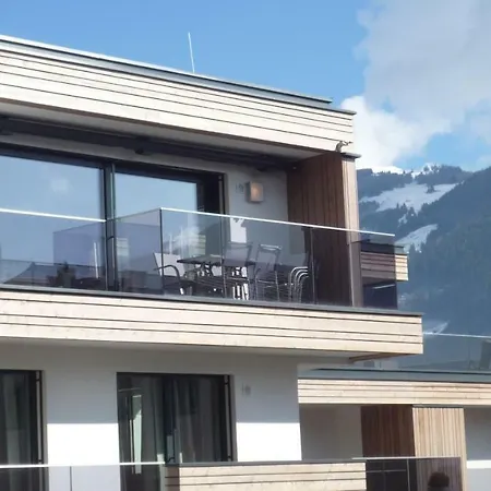 Luxury Penthouse With Lake, Mountain Views, Free Parking,wi-fi And Roof Top Dining Patio Apartamento