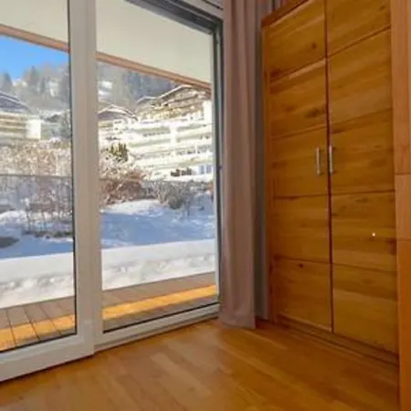 Luxury Penthouse With Lake, Mountain Views, Free Parking,wi-fi And Roof Top Dining Patio *