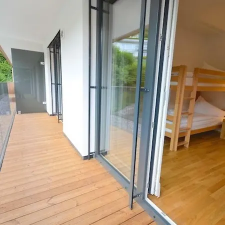Luxury Penthouse With Lake, Mountain Views, Free Parking,wi-fi And Roof Top Dining Patio *
