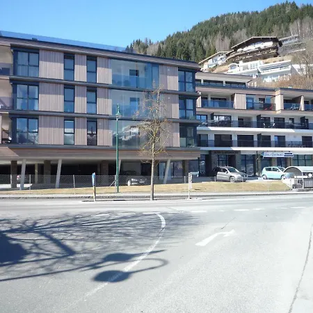 Luxury Penthouse With Lake, Mountain Views, Free Parking,wi-fi And Roof Top Dining Patio Apartment *