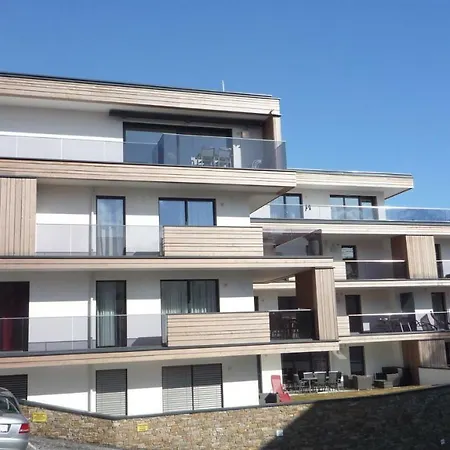 Apartment Luxury Penthouse With Lake, Mountain Views, Free Parking,wi-fi And Roof Top Dining Patio